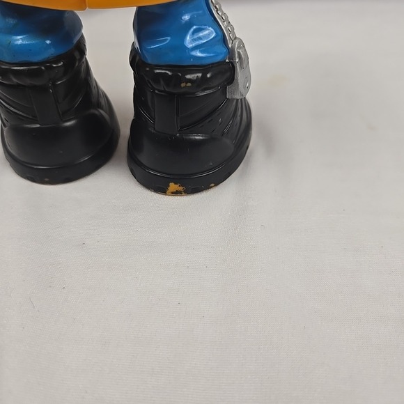 Vintage 1999 Fisher-Price Mattel Rescue Heroes Fireman Yellow Action Figure - Picture 6 of 8